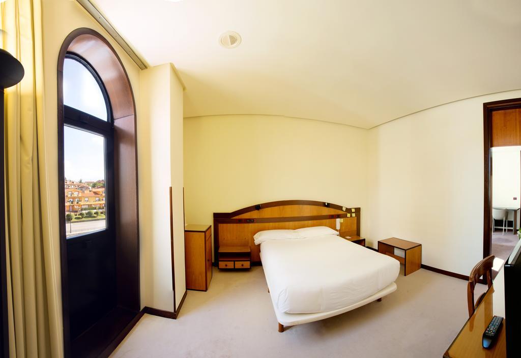 New Hotel Oviede Chambre photo